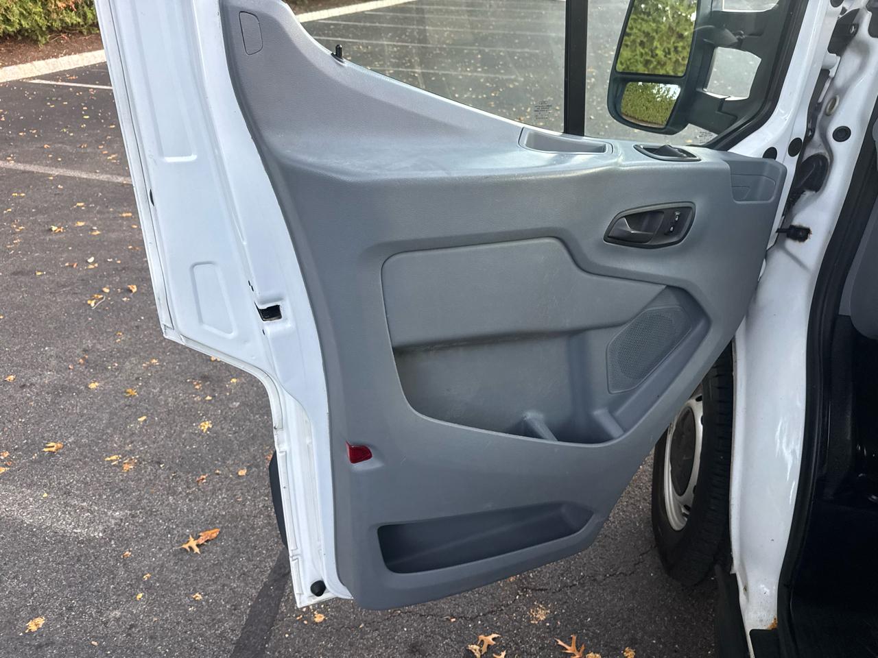 Ford Transit 250 Van Med. Roof w/Sliding Pass. 148-in. WB 2015