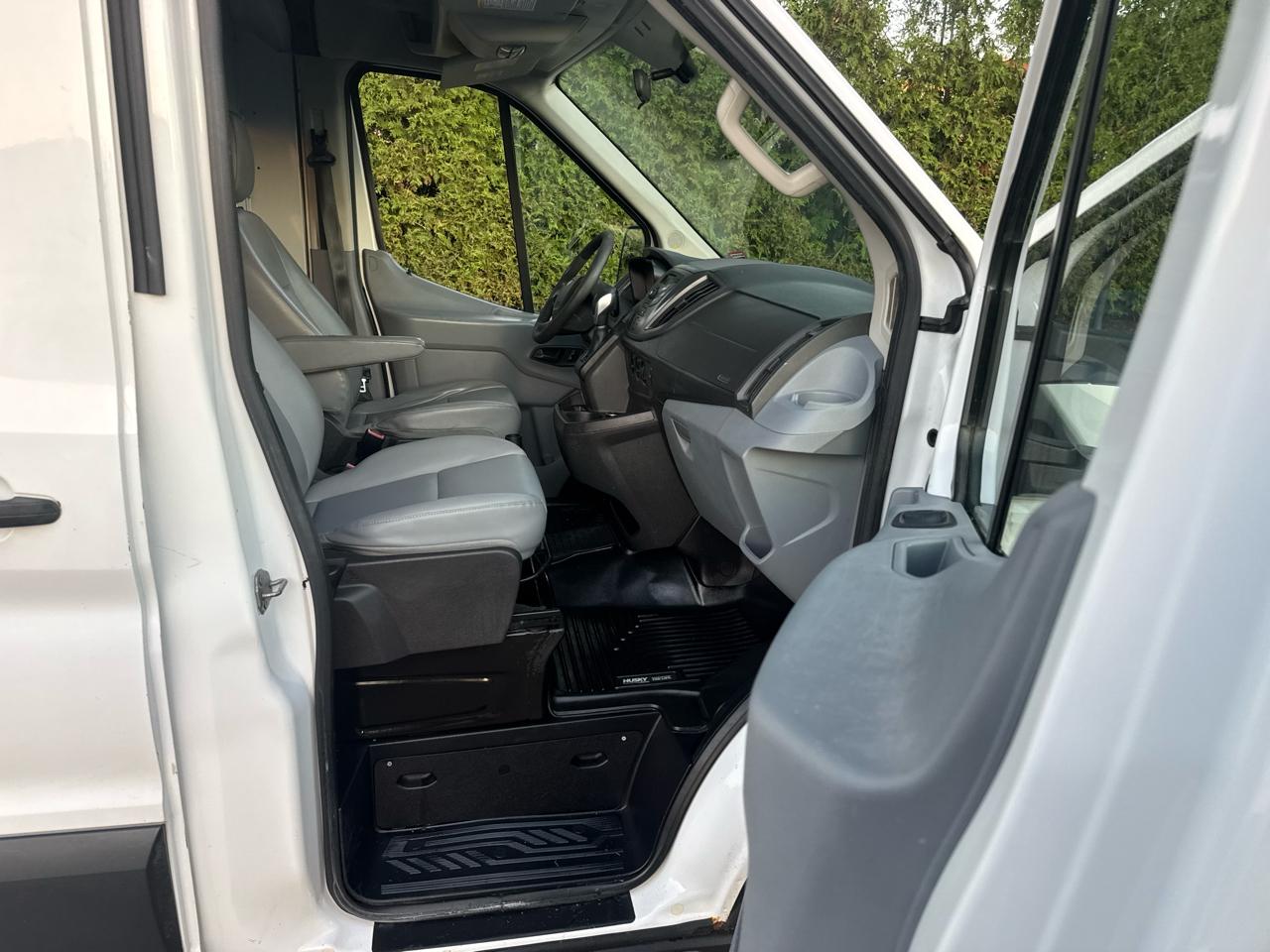 Ford Transit 250 Van Med. Roof w/Sliding Pass. 148-in. WB 2015