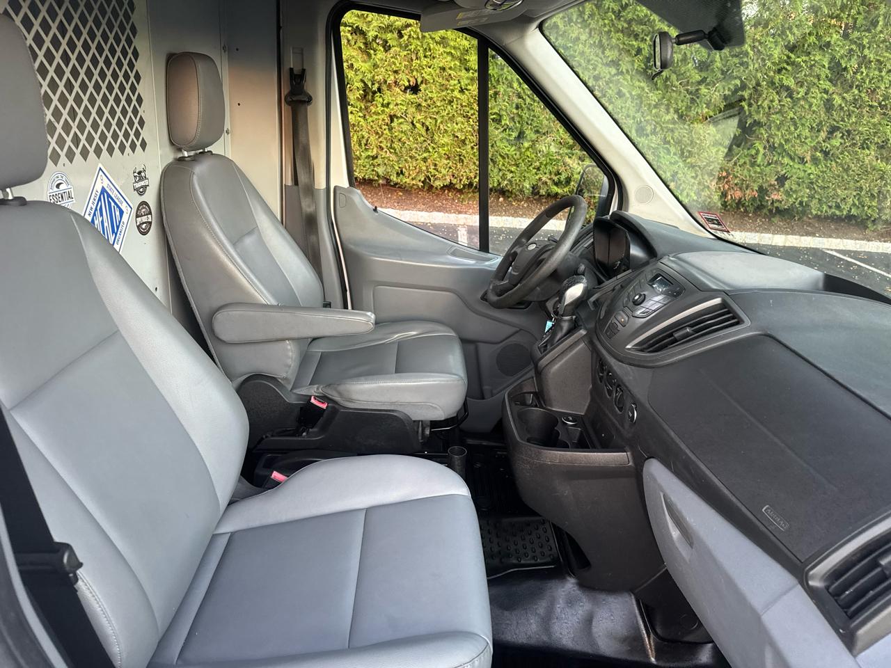 Ford Transit 250 Van Med. Roof w/Sliding Pass. 148-in. WB 2015