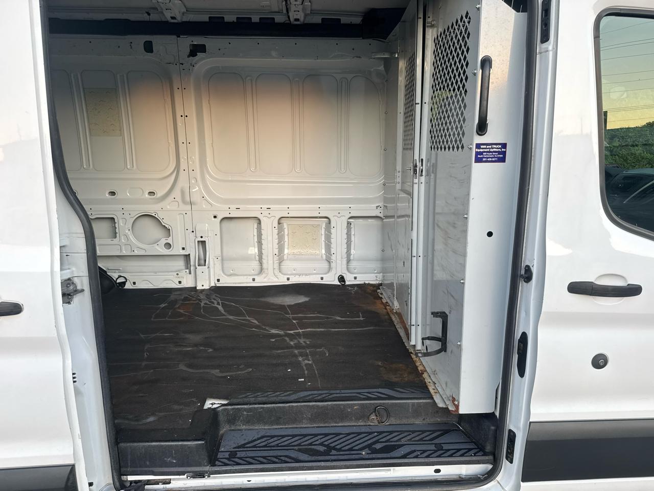 Ford Transit 250 Van Med. Roof w/Sliding Pass. 148-in. WB 2015
