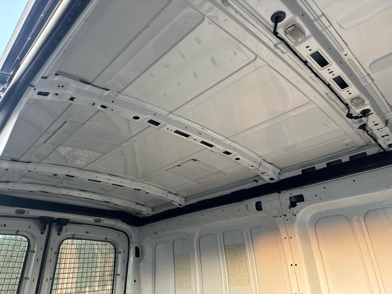 Ford Transit 250 Van Med. Roof w/Sliding Pass. 148-in. WB 2015