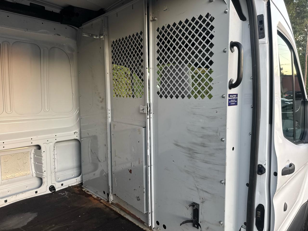 Ford Transit 250 Van Med. Roof w/Sliding Pass. 148-in. WB 2015