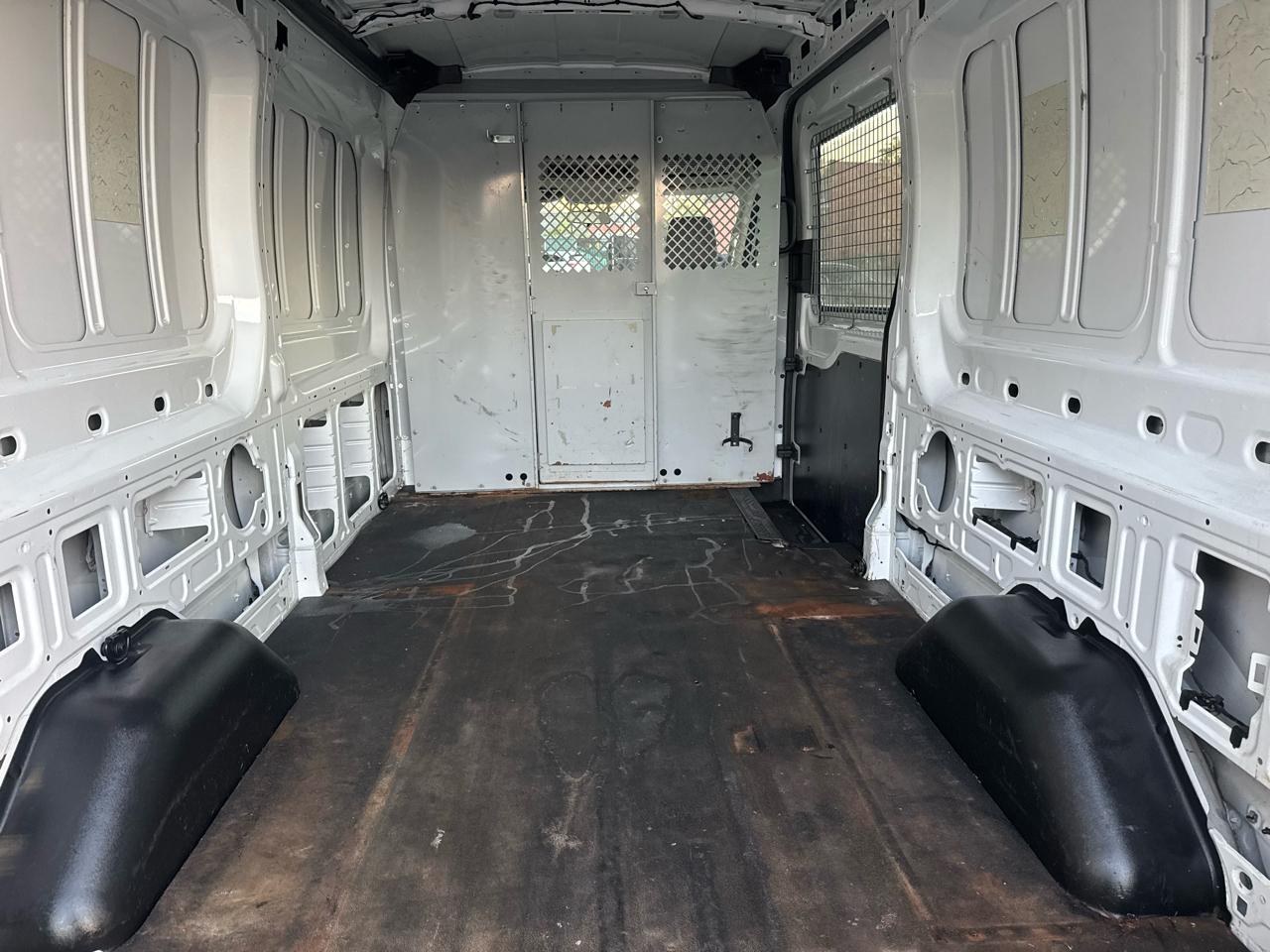 Ford Transit 250 Van Med. Roof w/Sliding Pass. 148-in. WB 2015