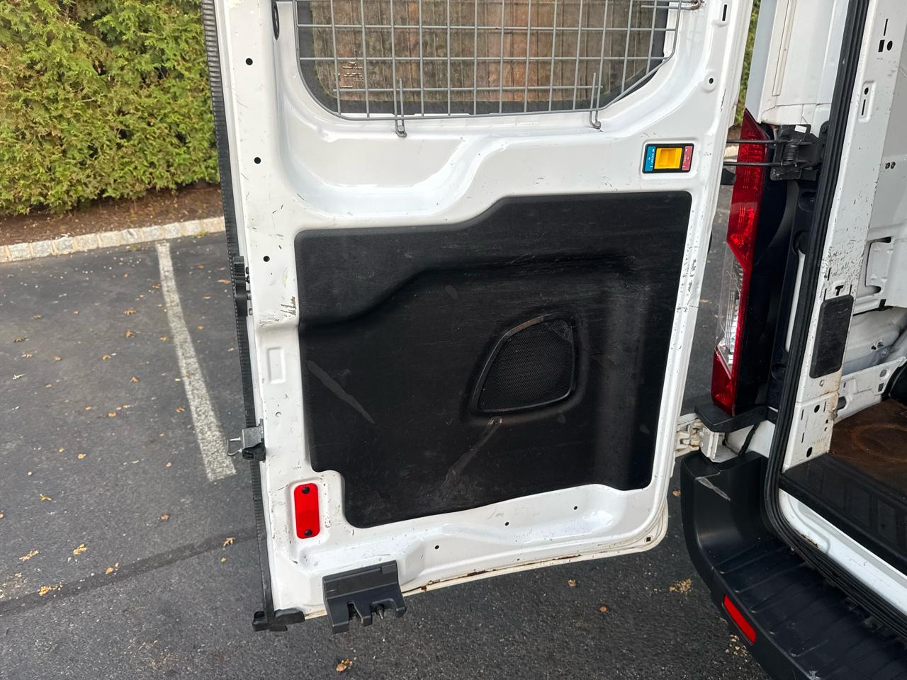 Ford Transit 250 Van Med. Roof w/Sliding Pass. 148-in. WB 2015