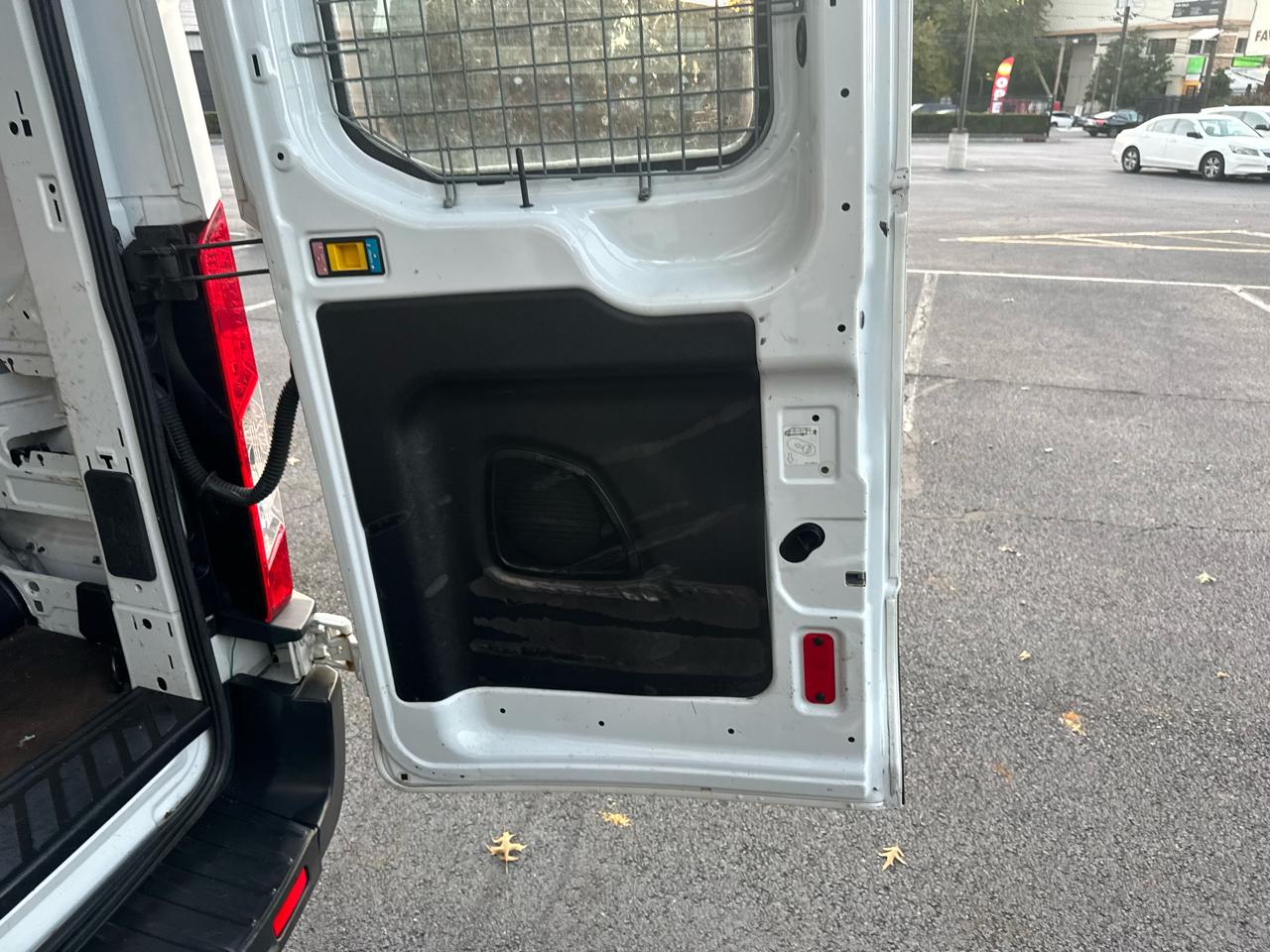Ford Transit 250 Van Med. Roof w/Sliding Pass. 148-in. WB 2015