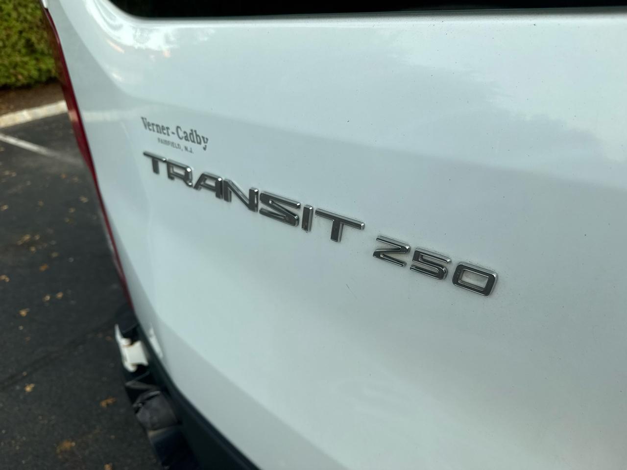 Ford Transit 250 Van Med. Roof w/Sliding Pass. 148-in. WB 2015