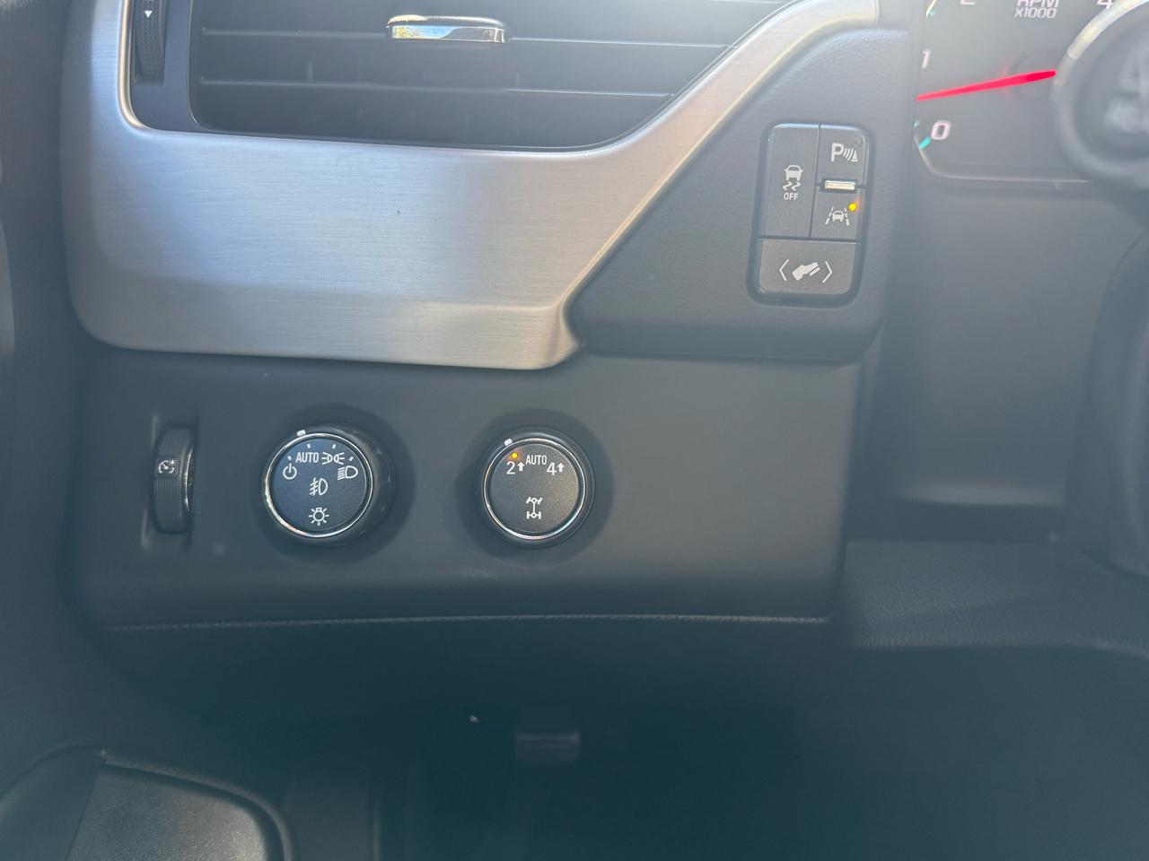 GMC Yukon SLT 4WD 2017
