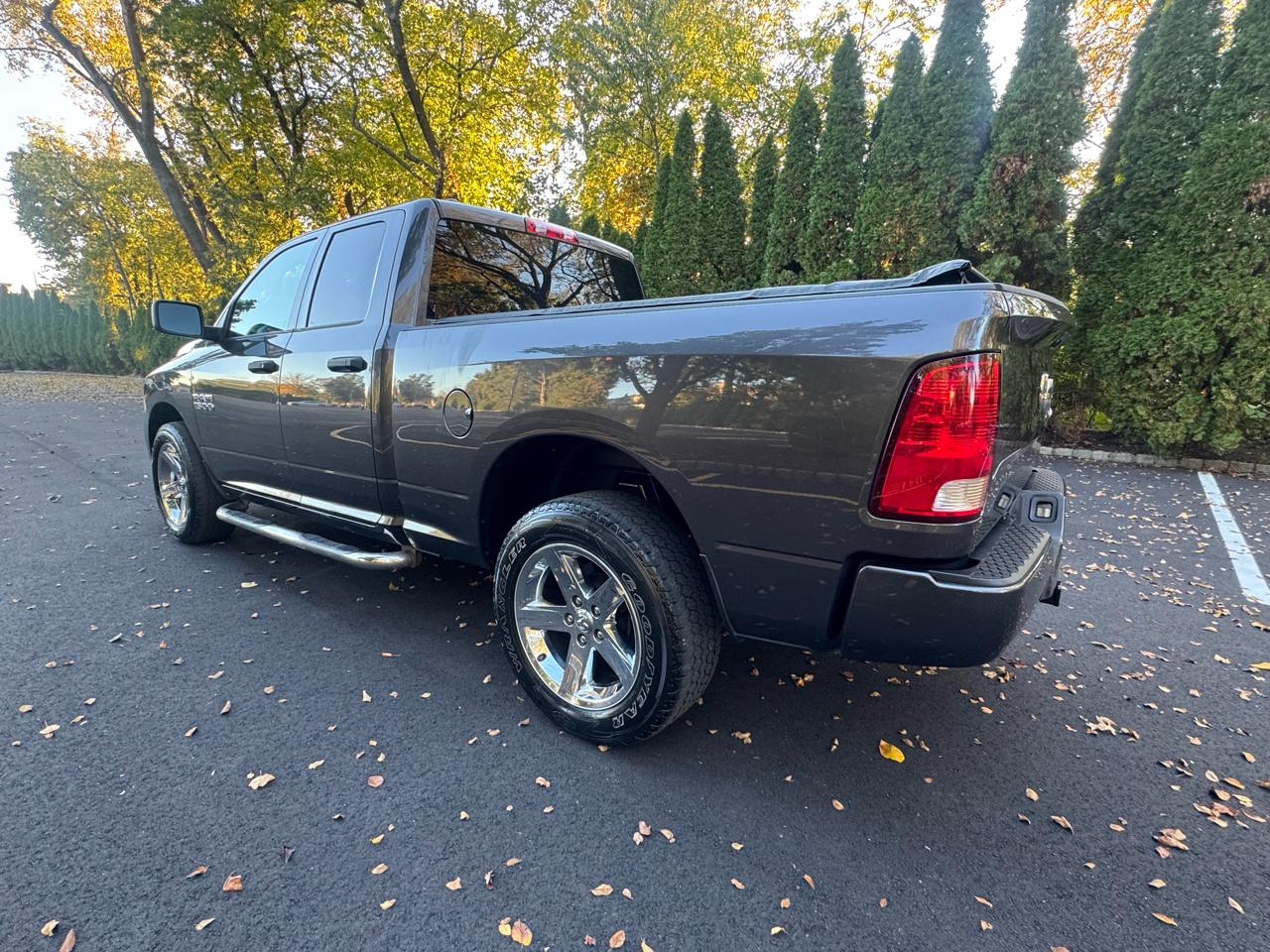 RAM 1500 4WD Crew Cab 140.5" Express 2017