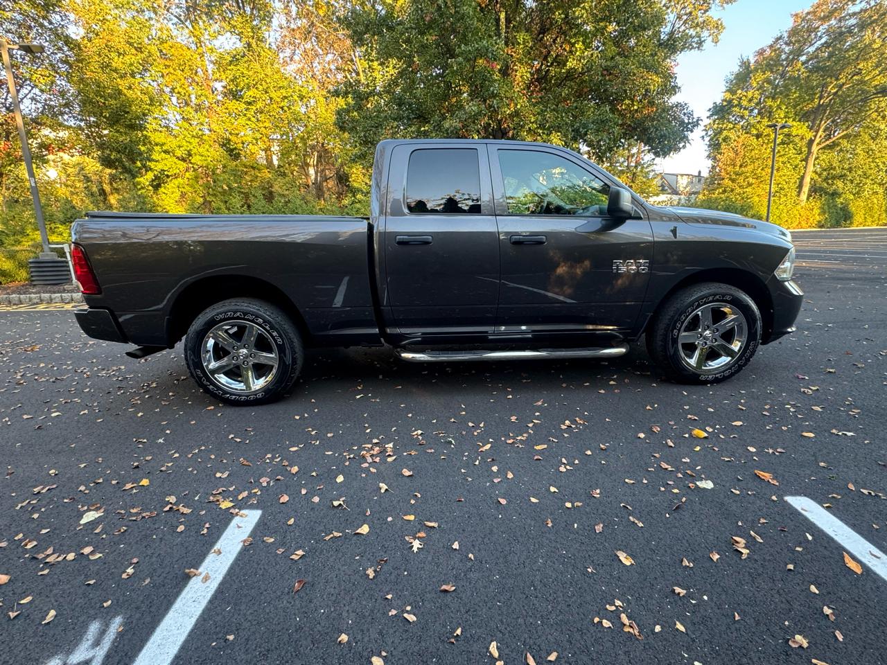 RAM 1500 4WD Crew Cab 140.5" Express 2017