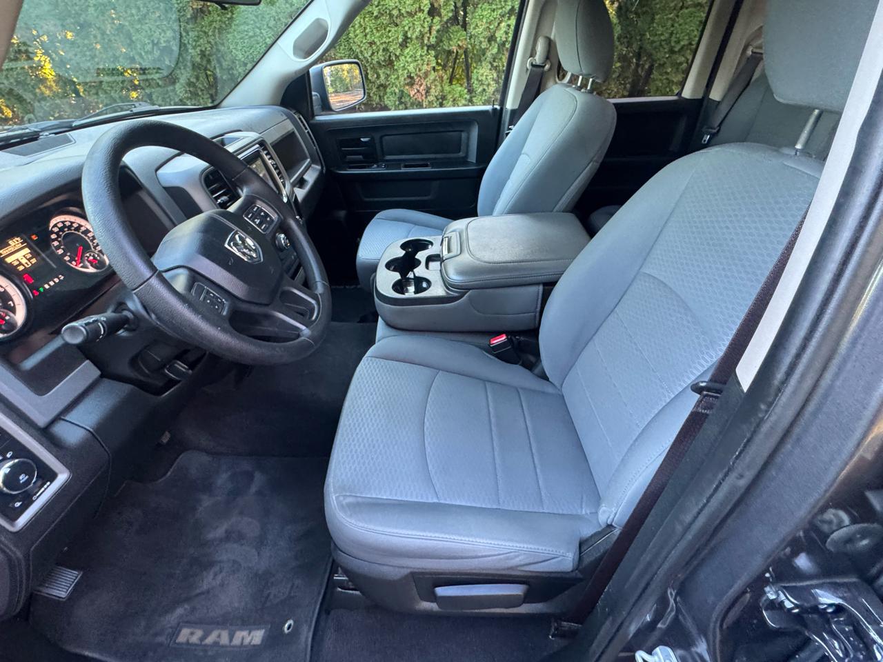 RAM 1500 4WD Crew Cab 140.5" Express 2017