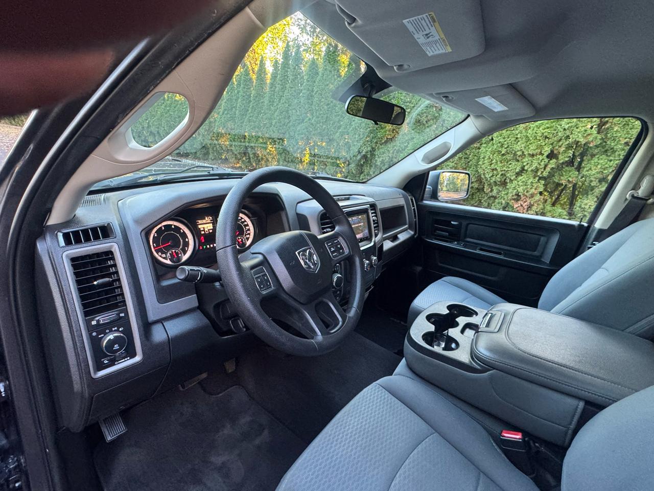 RAM 1500 4WD Crew Cab 140.5" Express 2017