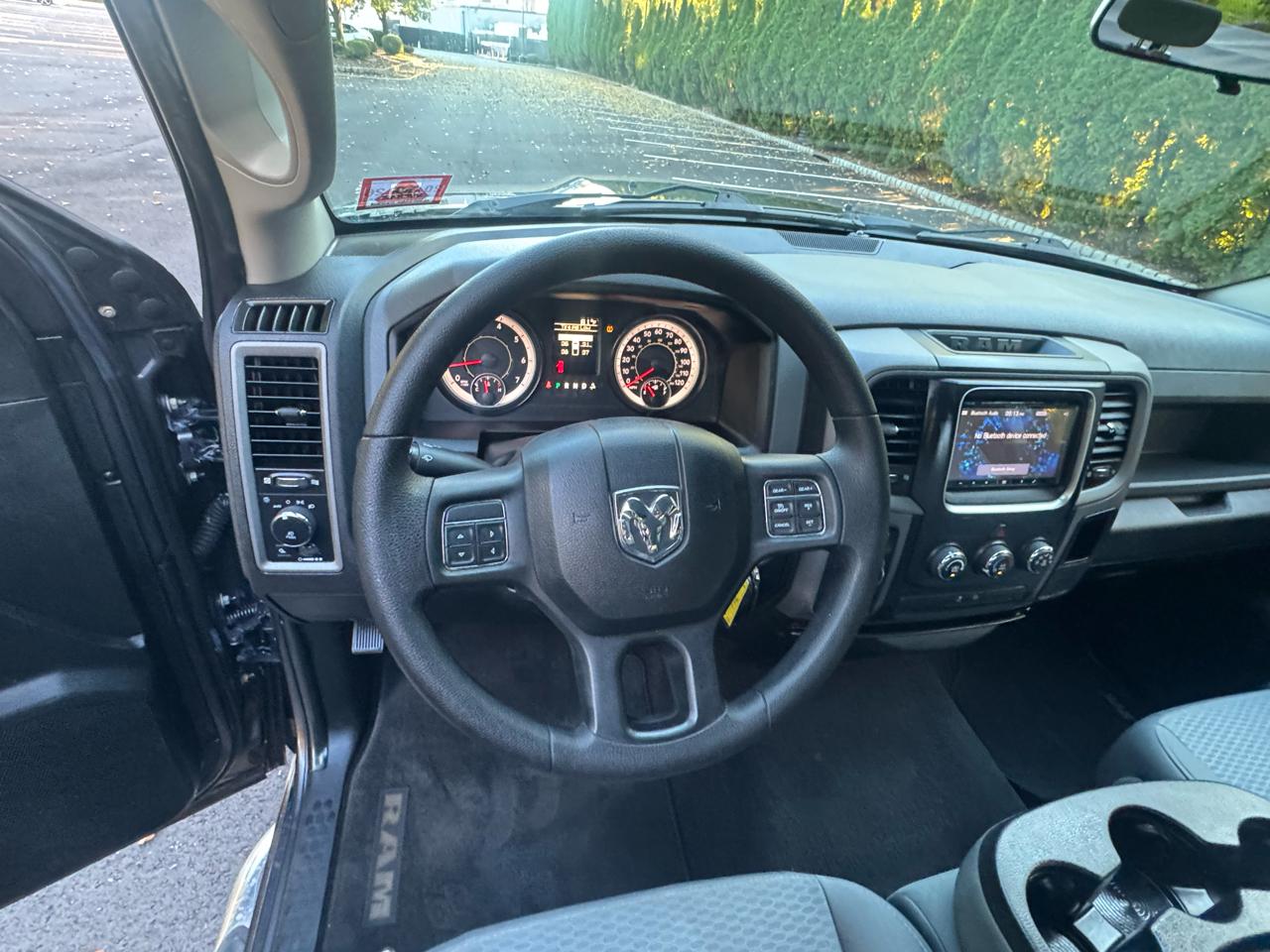 RAM 1500 4WD Crew Cab 140.5" Express 2017
