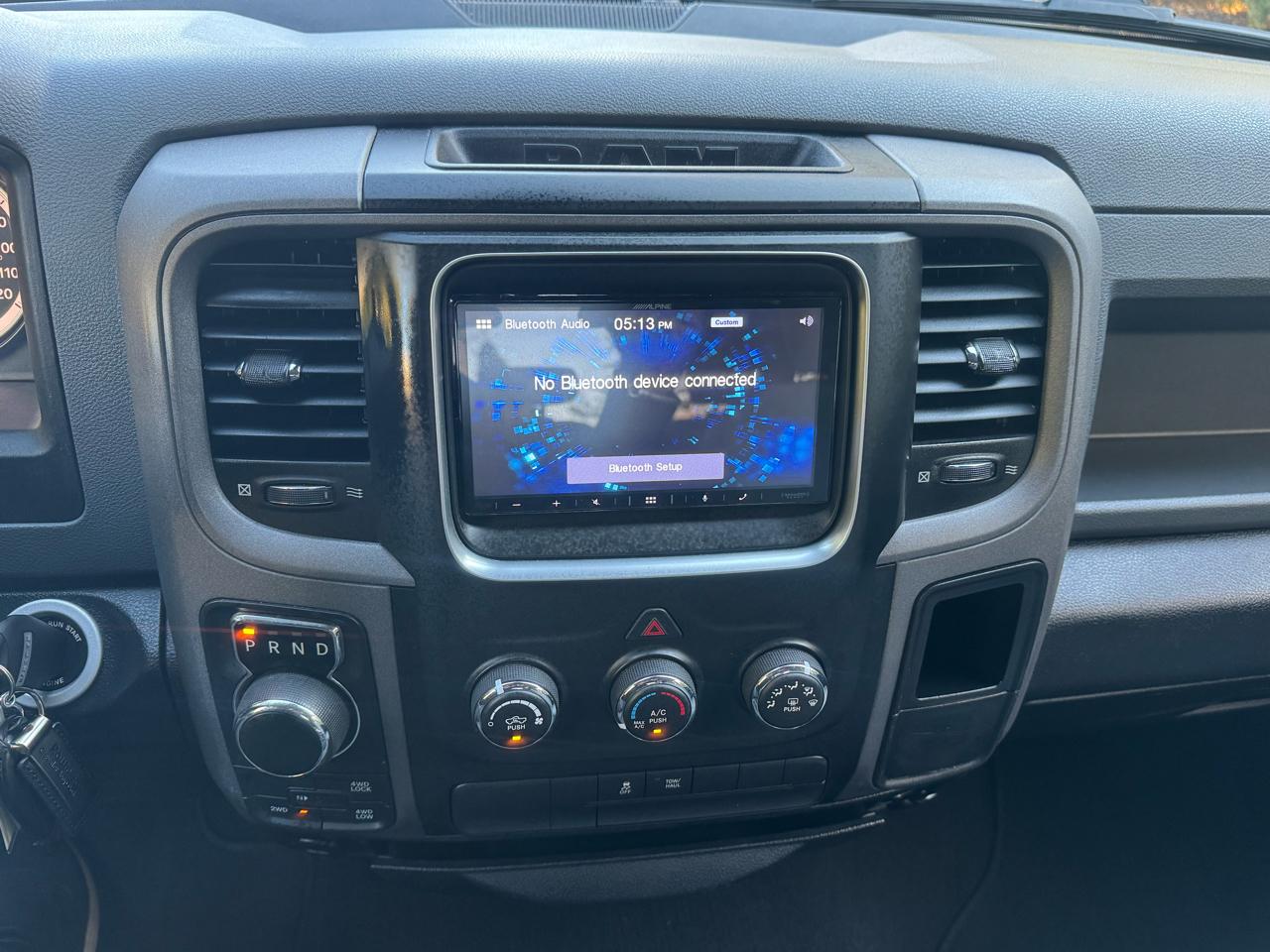 RAM 1500 4WD Crew Cab 140.5" Express 2017