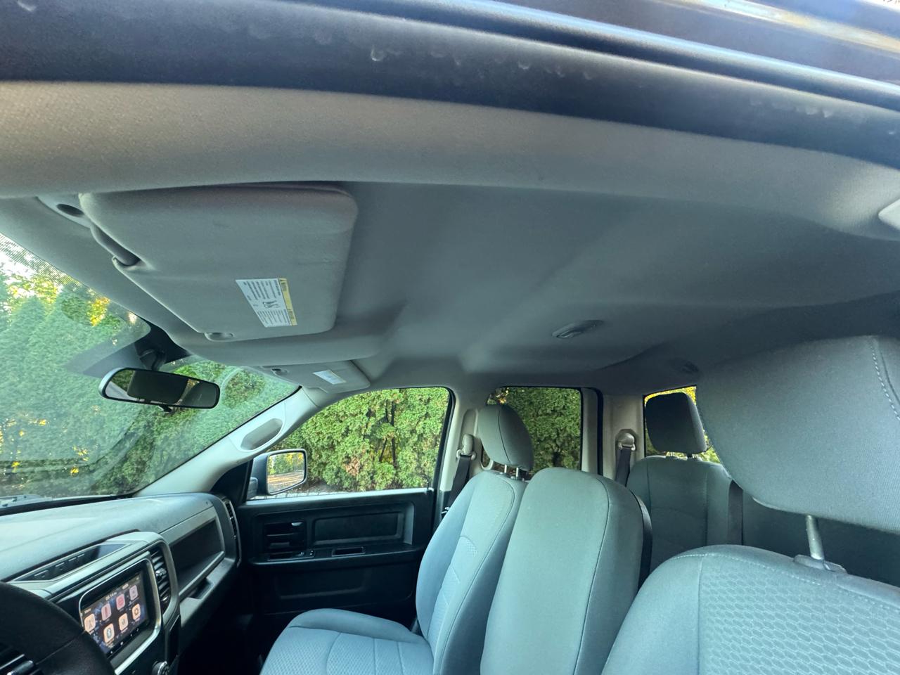 RAM 1500 4WD Crew Cab 140.5" Express 2017