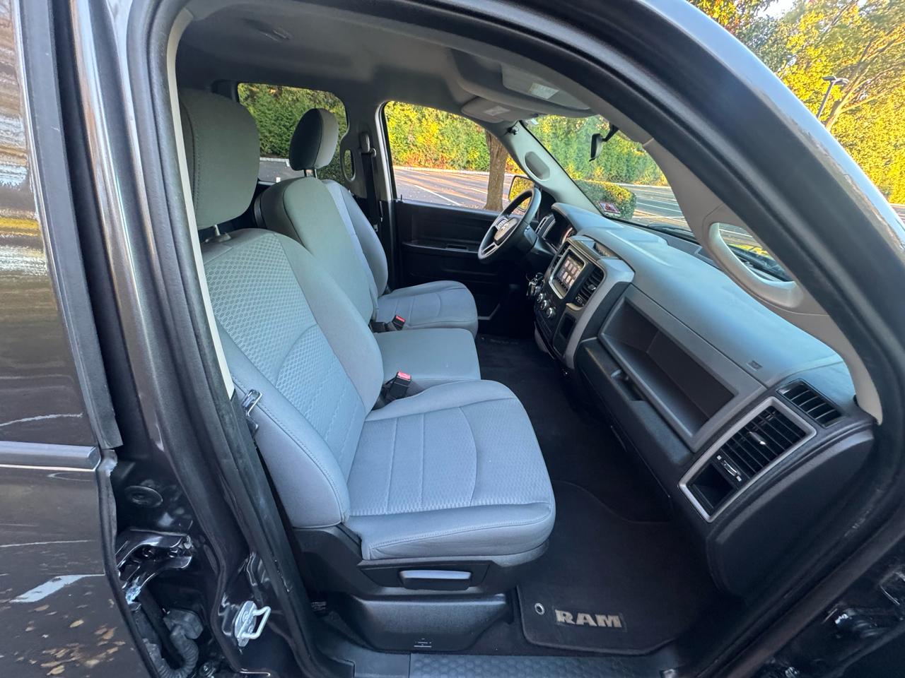 RAM 1500 4WD Crew Cab 140.5" Express 2017