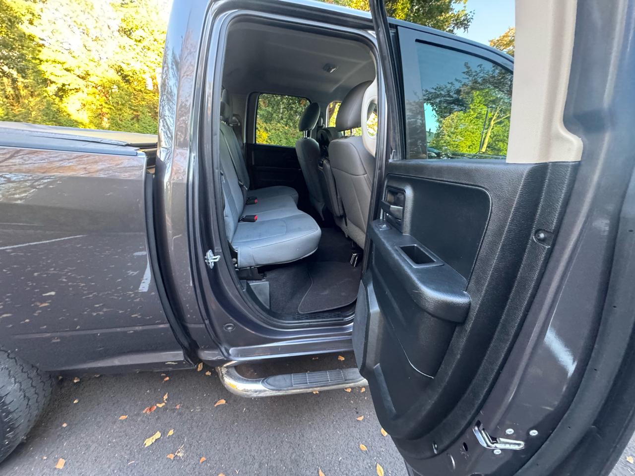 RAM 1500 4WD Crew Cab 140.5" Express 2017