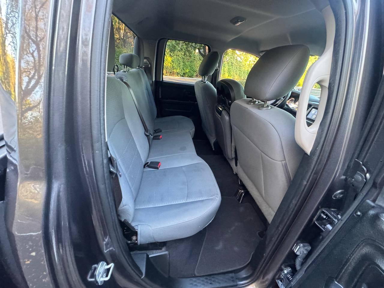 RAM 1500 4WD Crew Cab 140.5" Express 2017