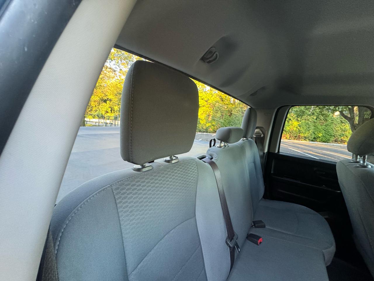 RAM 1500 4WD Crew Cab 140.5" Express 2017