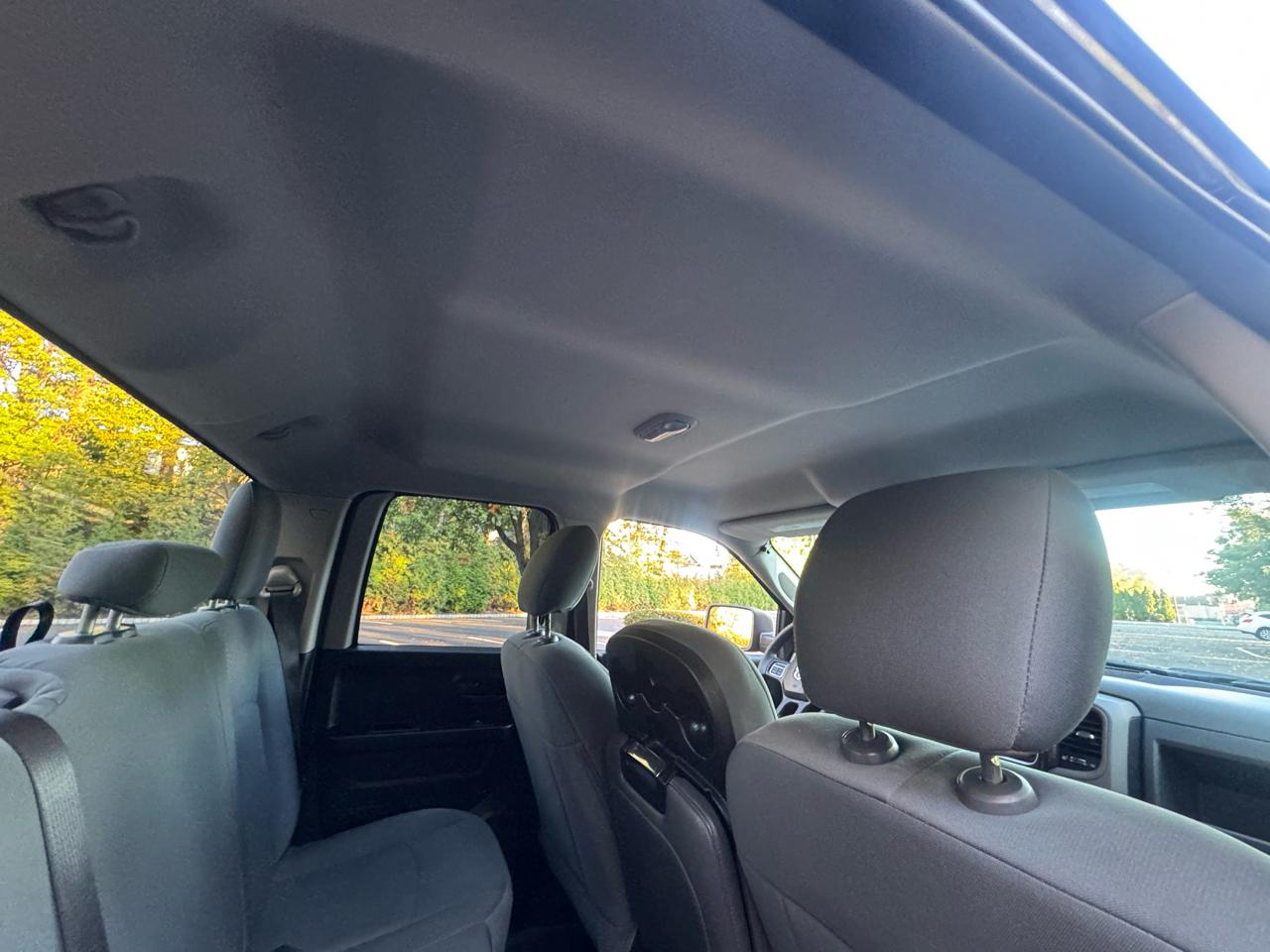RAM 1500 4WD Crew Cab 140.5" Express 2017