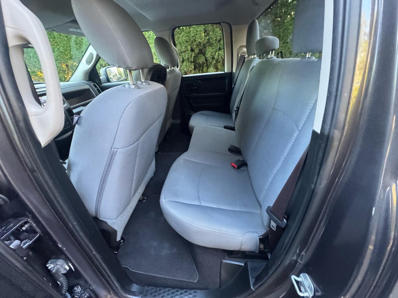 RAM 1500 4WD Crew Cab 140.5" Express 2017