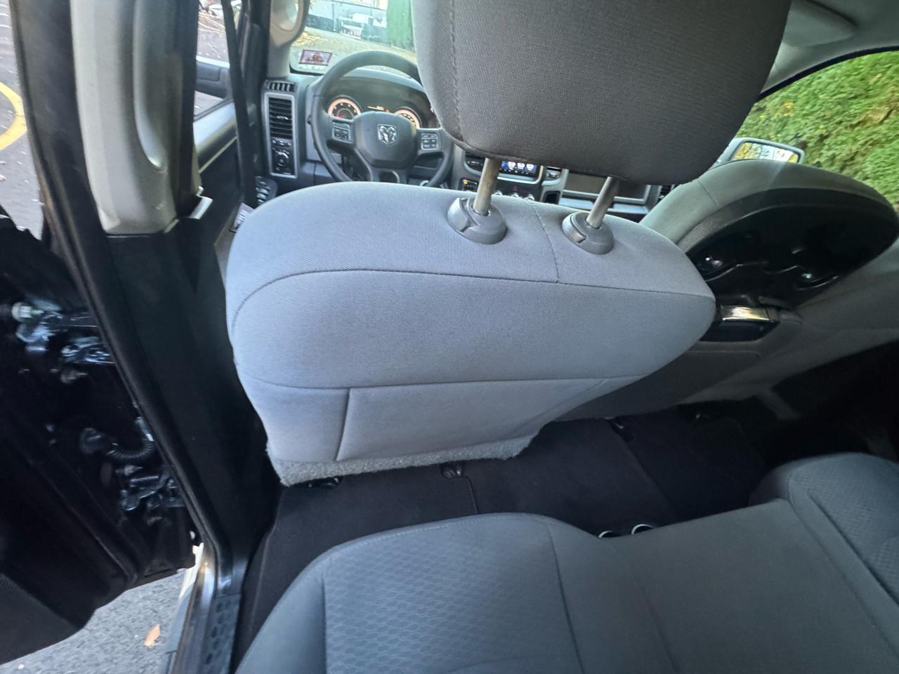 RAM 1500 4WD Crew Cab 140.5" Express 2017