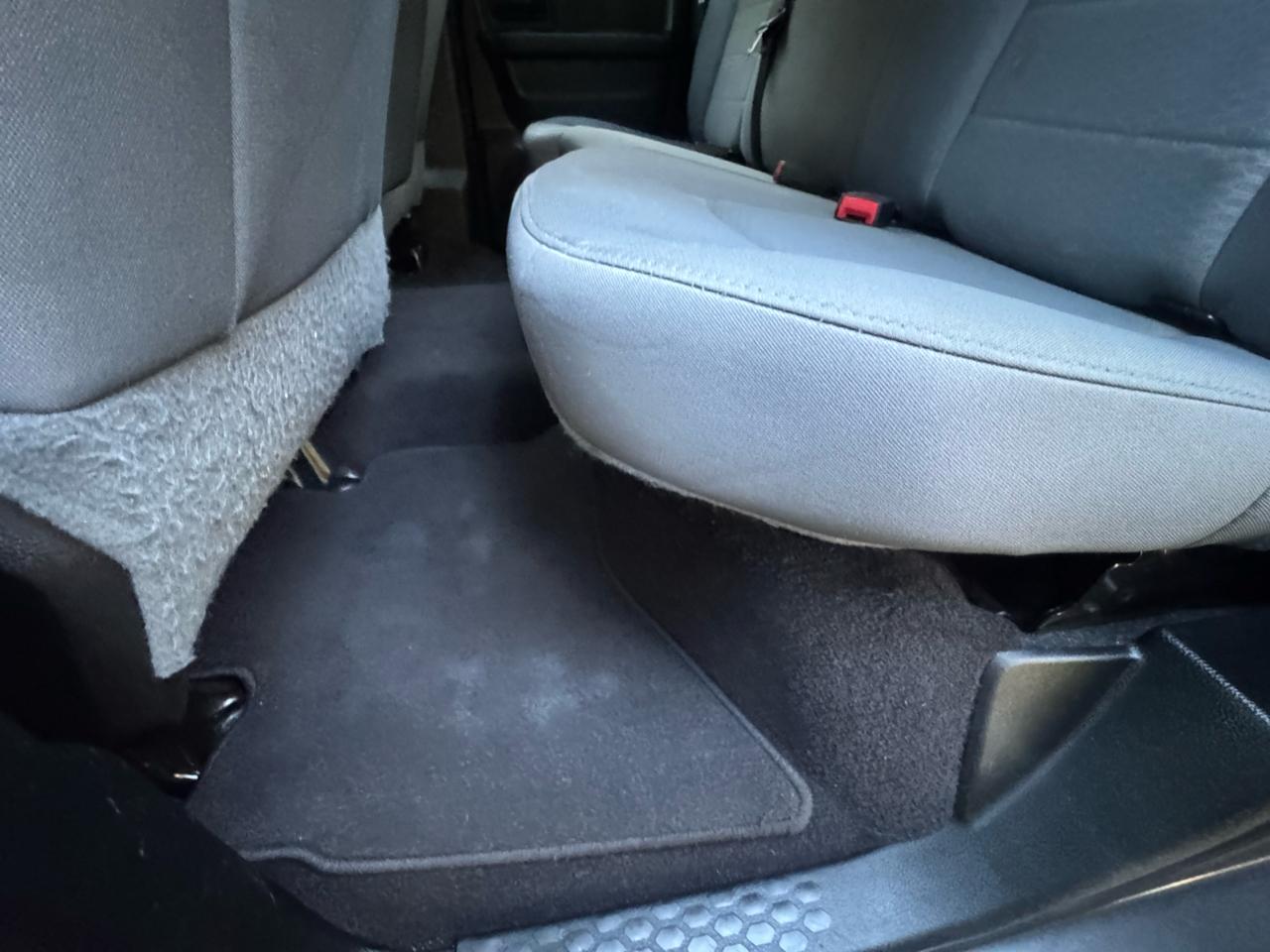 RAM 1500 4WD Crew Cab 140.5" Express 2017