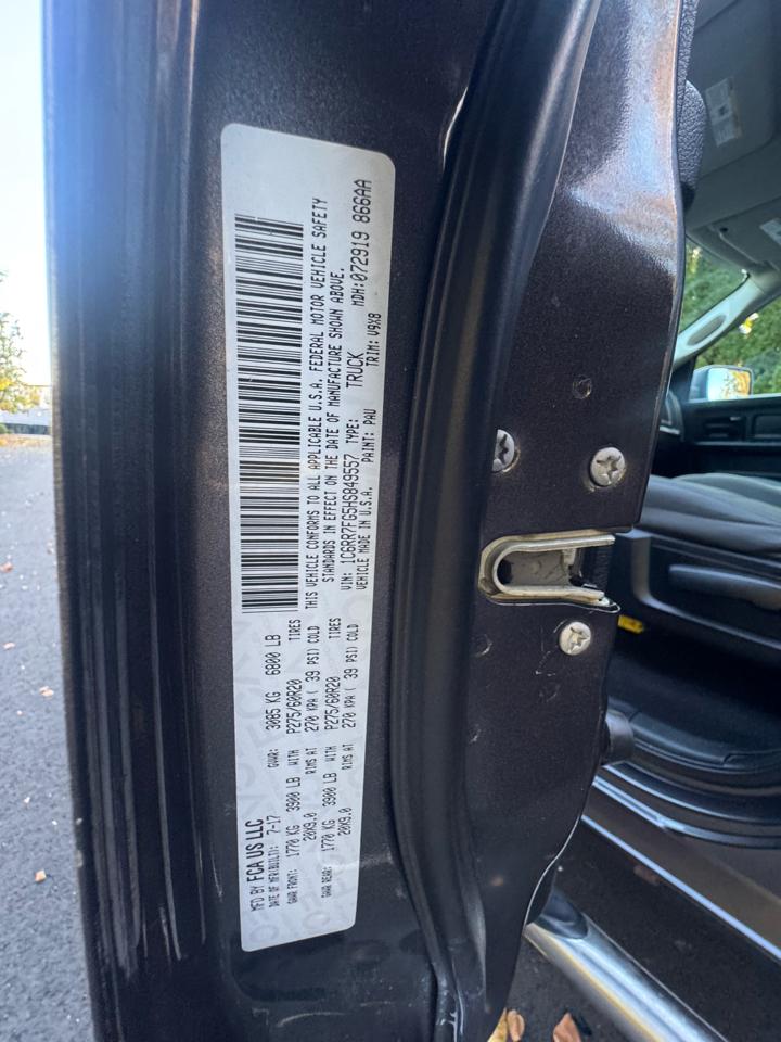 RAM 1500 4WD Crew Cab 140.5" Express 2017