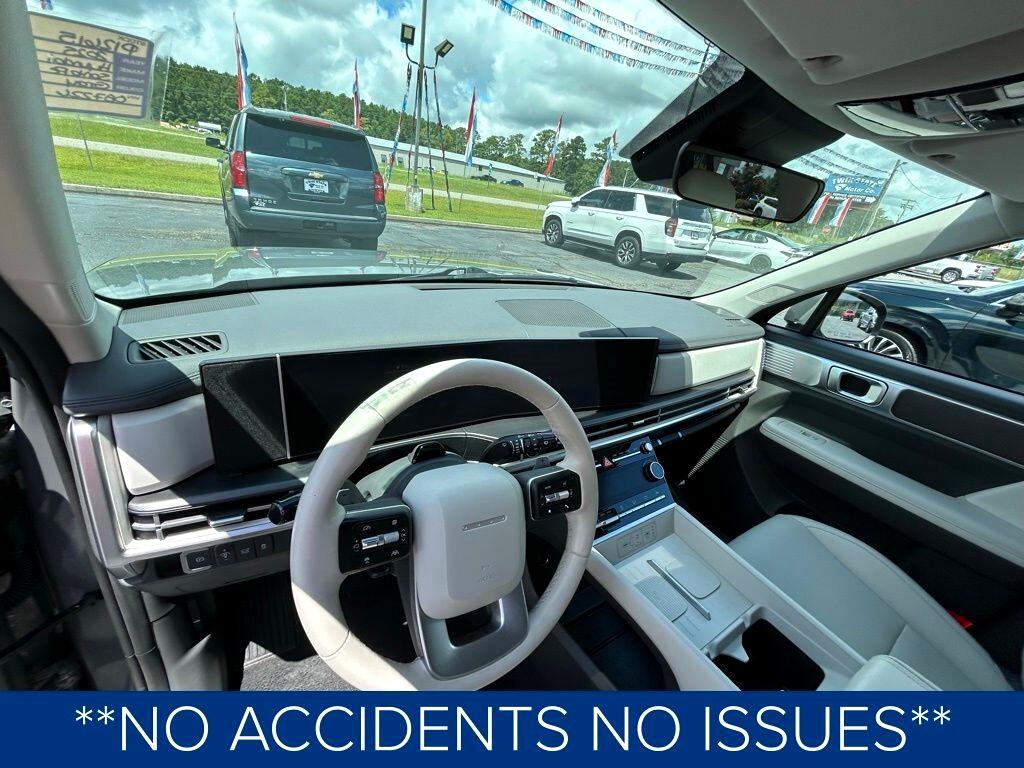 2025 Hyundai Santa Fe SEL photo 2