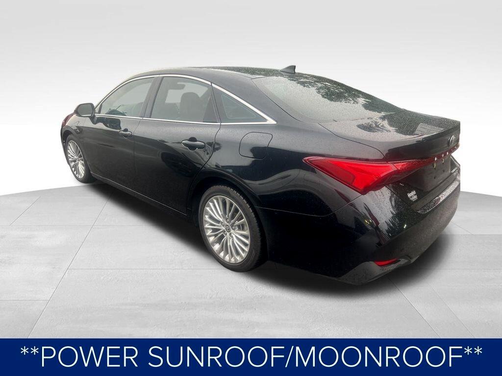 2022 Toyota Avalon Hybrid Limited photo 3