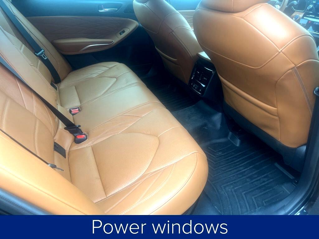 2022 Toyota Avalon Hybrid Limited photo 18