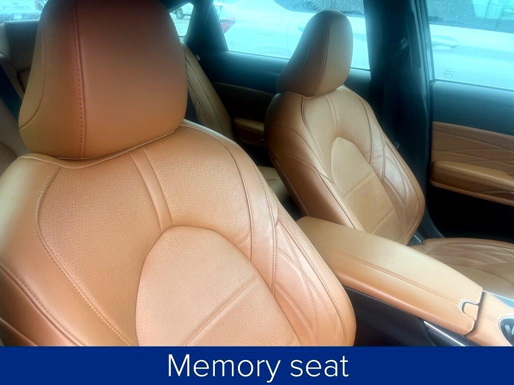 2022 Toyota Avalon Hybrid Limited photo 20