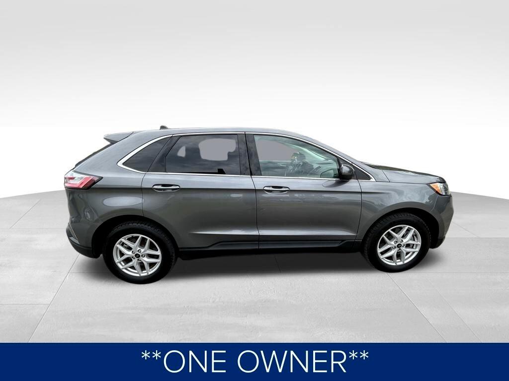 2024 Ford Edge SEL photo 2