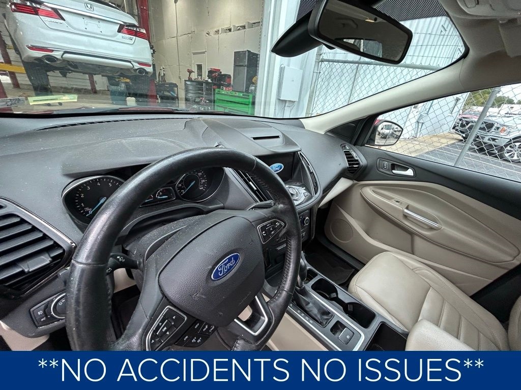 2018 Ford Escape Titanium photo 2
