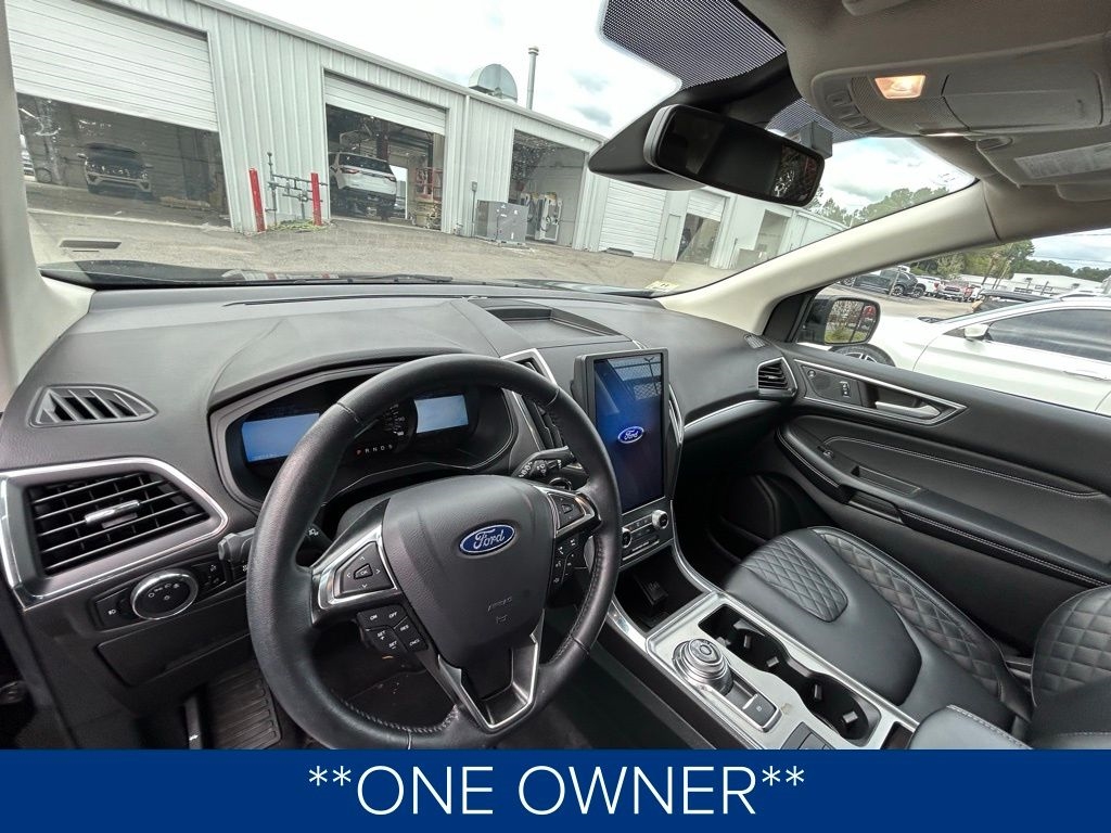 2024 Ford Edge Titanium photo 2