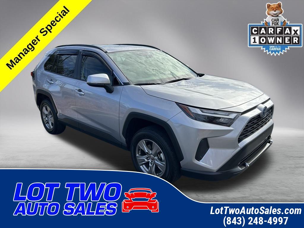 2023 Toyota RAV4 XLE's photo