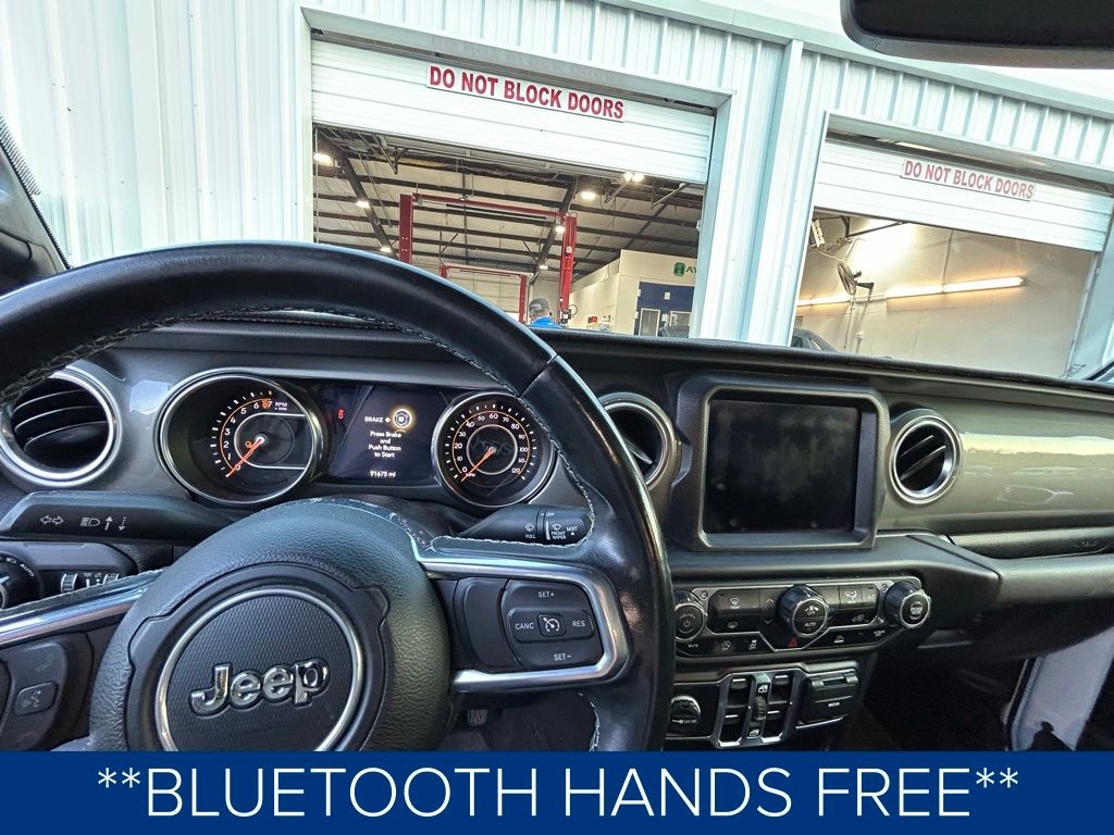 2022 Jeep Gladiator Overland photo 2