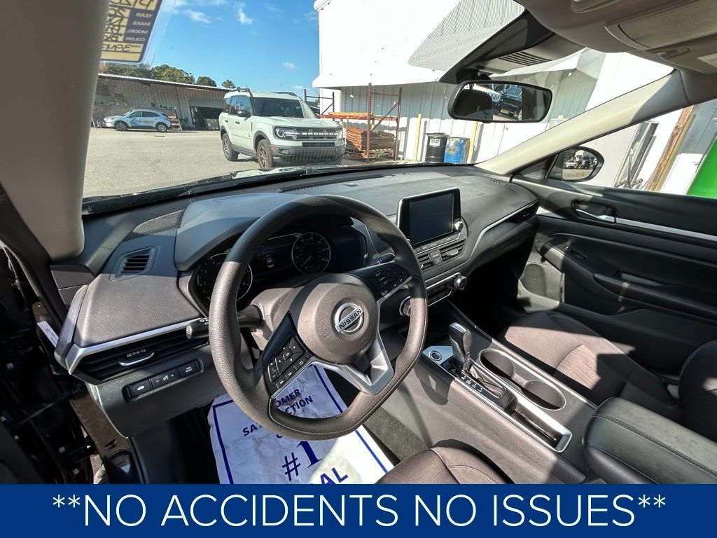 2022 Nissan Altima 2.5 SV photo 2