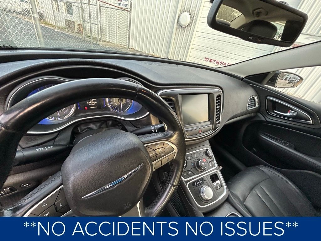 2017 Chrysler 200 Limited photo 2