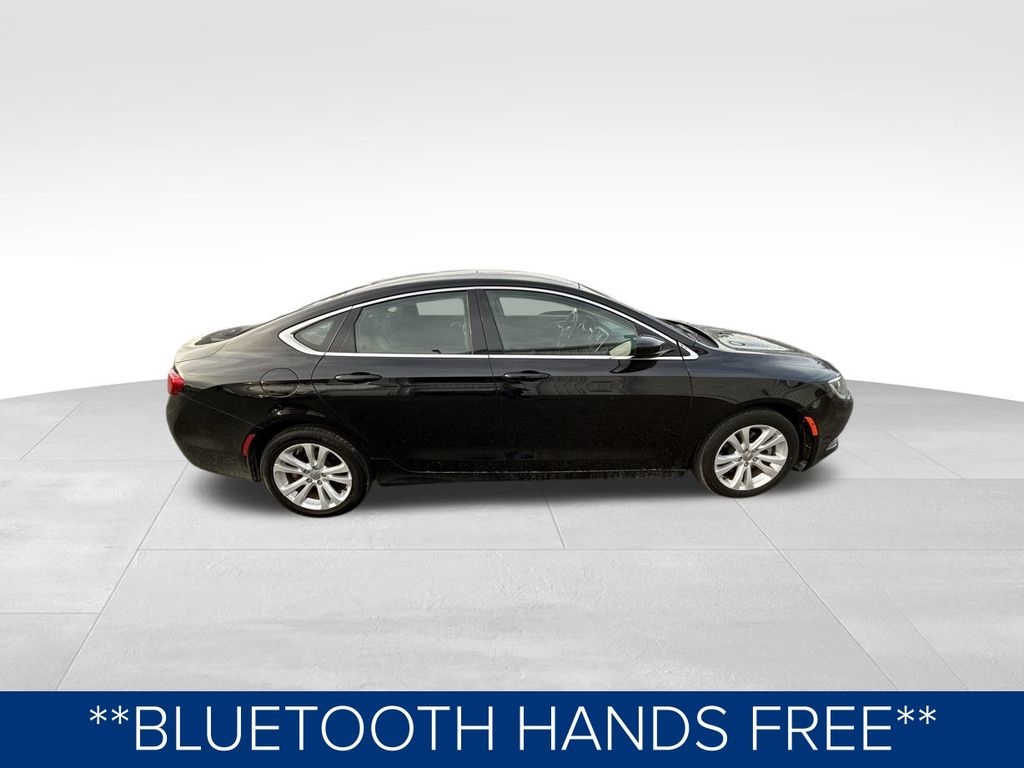 2017 Chrysler 200 Limited photo 3