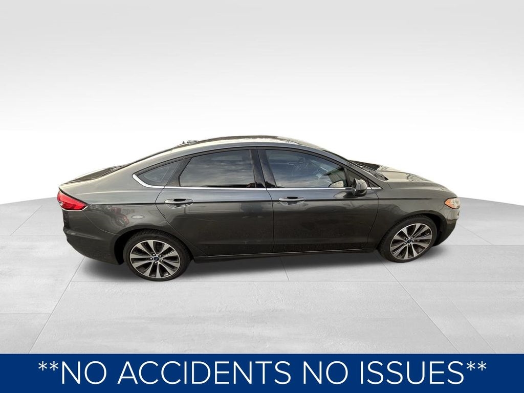 2020 Ford Fusion SE photo 2