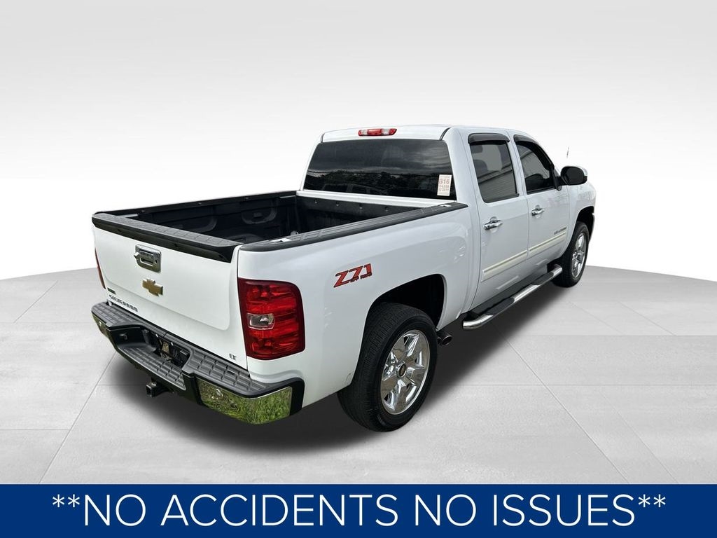 2011 Chevrolet Silverado 1500 LT photo 2