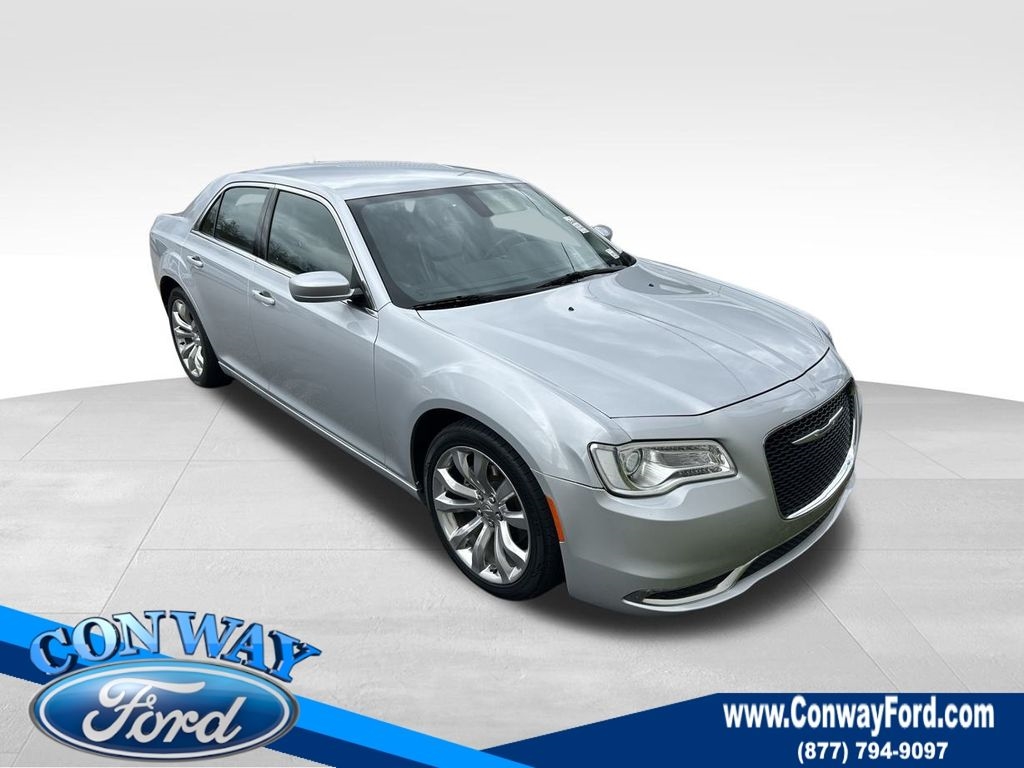 2020 Chrysler 300 Touring's photo
