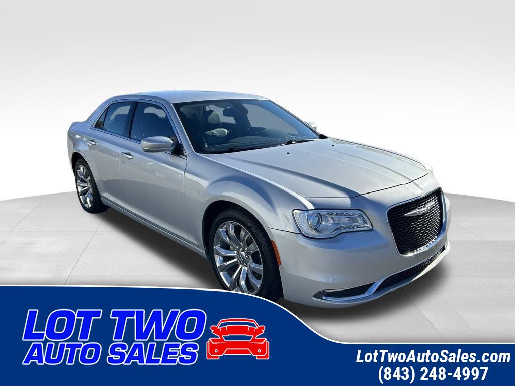 2020 Chrysler 300 Touring's photo