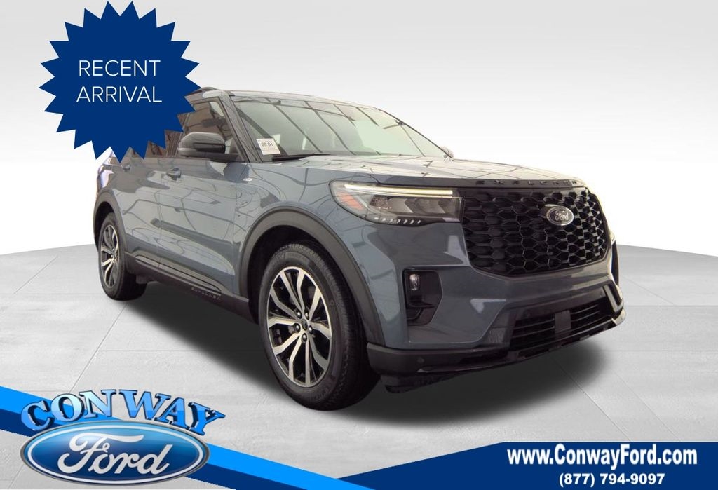 2025 Ford Explorer ST-LINE's photo