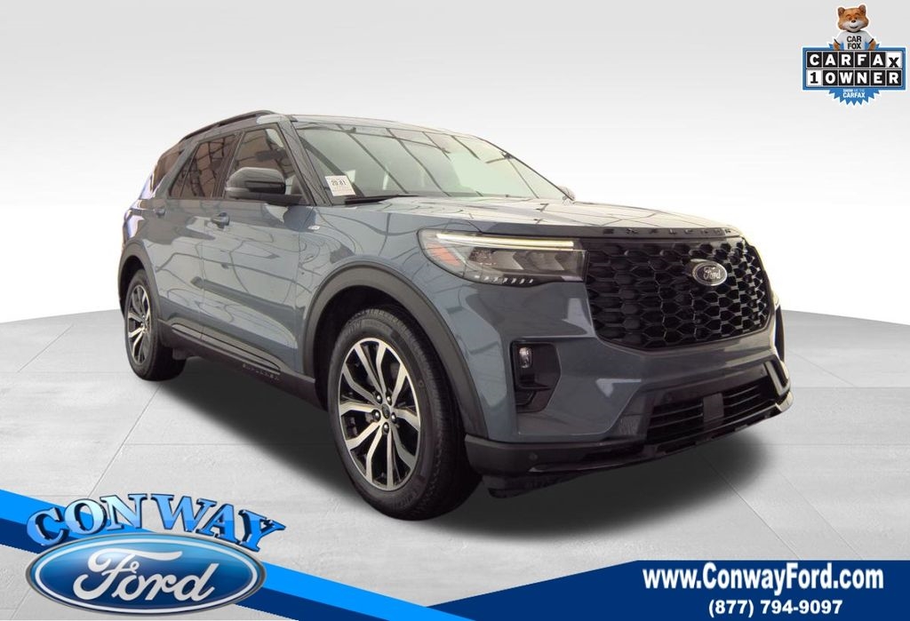 2025 Ford Explorer ST-LINE's photo