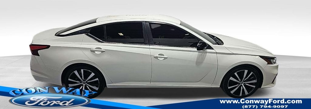 2021 Nissan Altima SR's photo