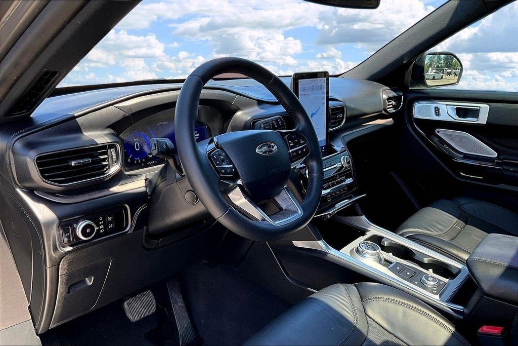 Ford Explorer Platinum AWD 2023