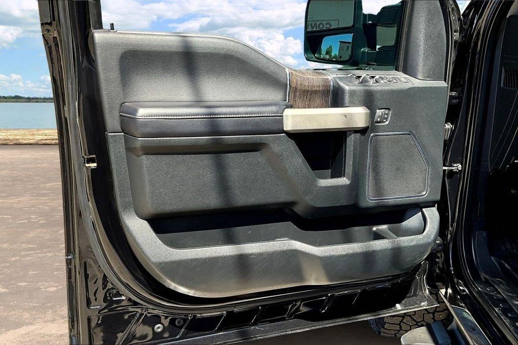 Ford F-250 SD Lariat Crew Cab 4WD 2021