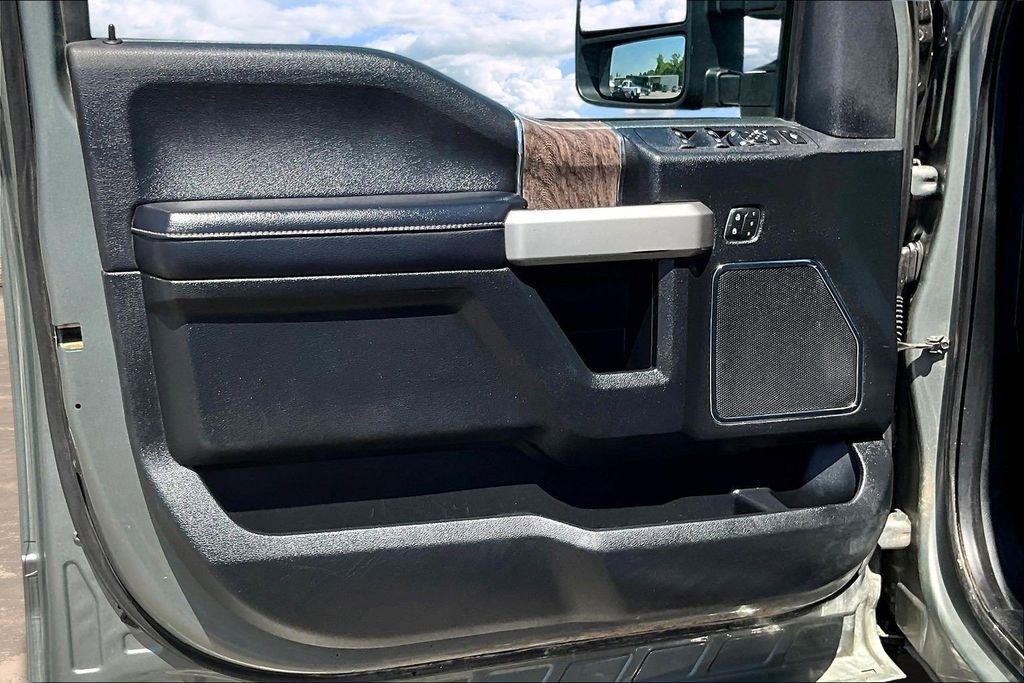 Ford F-350 SD Lariat Crew Cab Long Bed DRW 4WD 2019