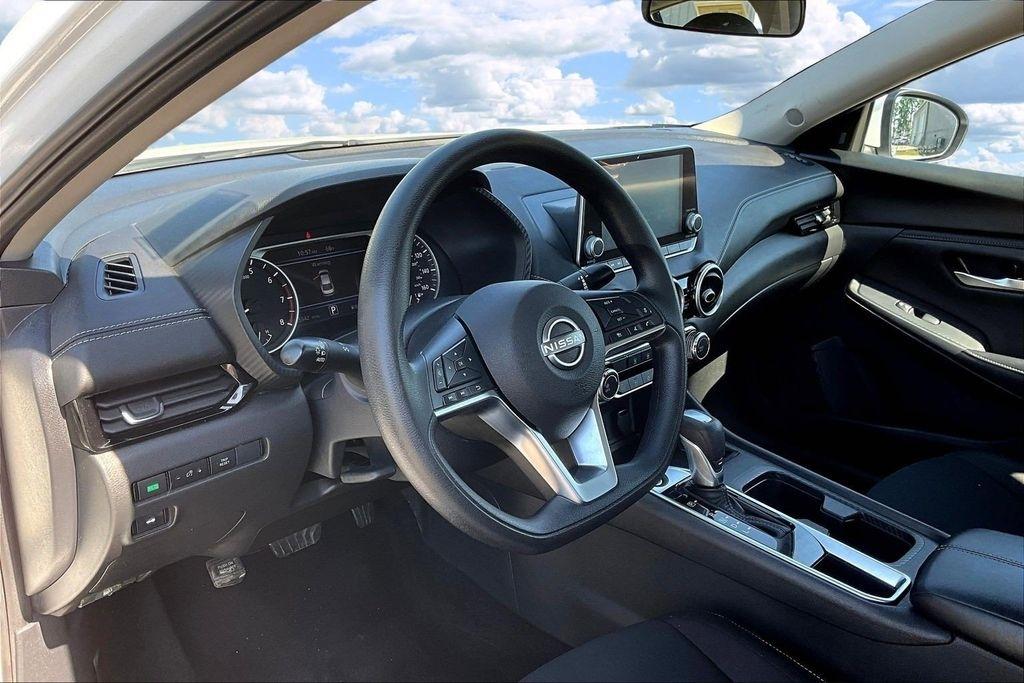 Nissan Sentra SV 2025